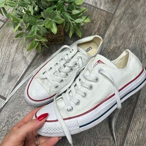 Women's Low Top White Chuck Taylor All Star Ox Converse Sneakers